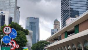Langit Jakarta Diselimuti Mendung dan Gerimis Sambut Pergantian Tahun 2025 ke 2026