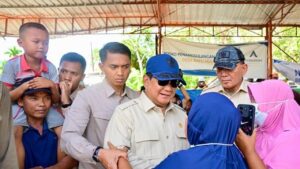 Prabowo Subianto Tinjau Langsung Posko Kesehatan Korban Bencana di Tapanuli Selatan