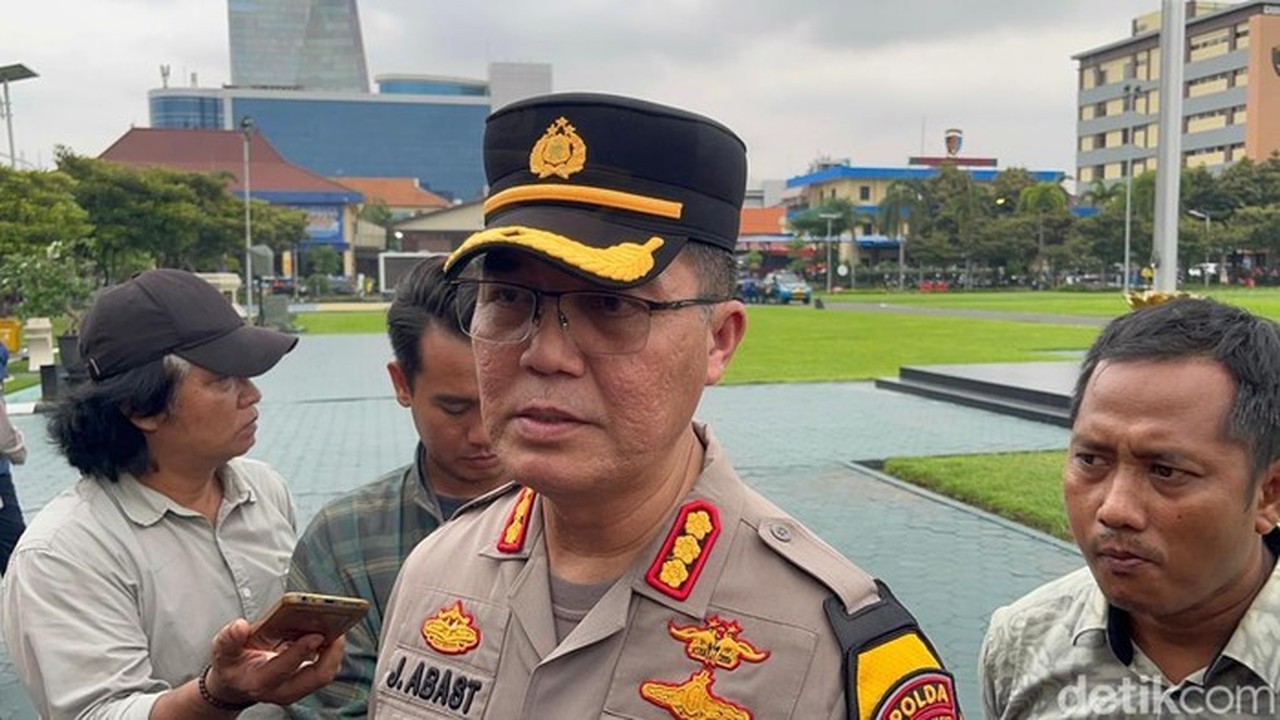 Kabid Humas Polda Jatim Kombes Jules Abraham Abast (foto: Praditya Fauzi Rachman/ Detikjatim)