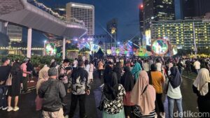 Malam Tahun Baru 2026: Bundaran HI Dipadati Warga, Jalan Thamrin Ditutup Total