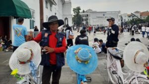 Suka Duka Rental Sepeda Ontel di Kota Tua: Dari Sepeda Dibawa Kabur hingga Berhasil Beli Rumah