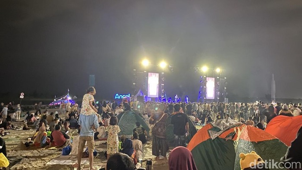 Suasana Pengunjung Padati Lokasi Konser Perayaan Malam Tahun Baru 2026 Di Taman Impian Jaya Ancol, Jakarta Utara (jakut). (devi/detikcom)