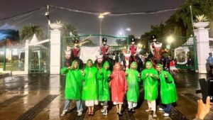 Polisi Berkuda Ramaikan Malam Tahun Baru di Monas, Warga Antusias Berfoto