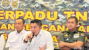 Seskab Teddy Indra Wijaya Beri 8 Arahan Kunci untuk Percepatan Pemulihan Pascabencana Sumbar, Sumut, Aceh