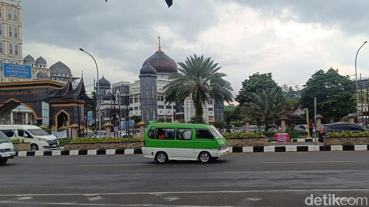 Foto: Angkot Di Kawasan Puncak Bogor (rizky/detikcom)