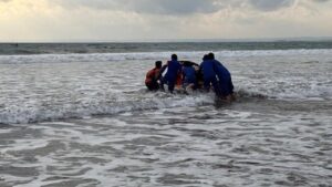 Wisatawan Cilik Hilang Terseret Ombak Pantai Barat Pangandaran Saat Berenang
