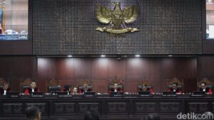 Dosen Gugat UU Guru dan Dosen ke MK, Minta Gaji Setara UMR