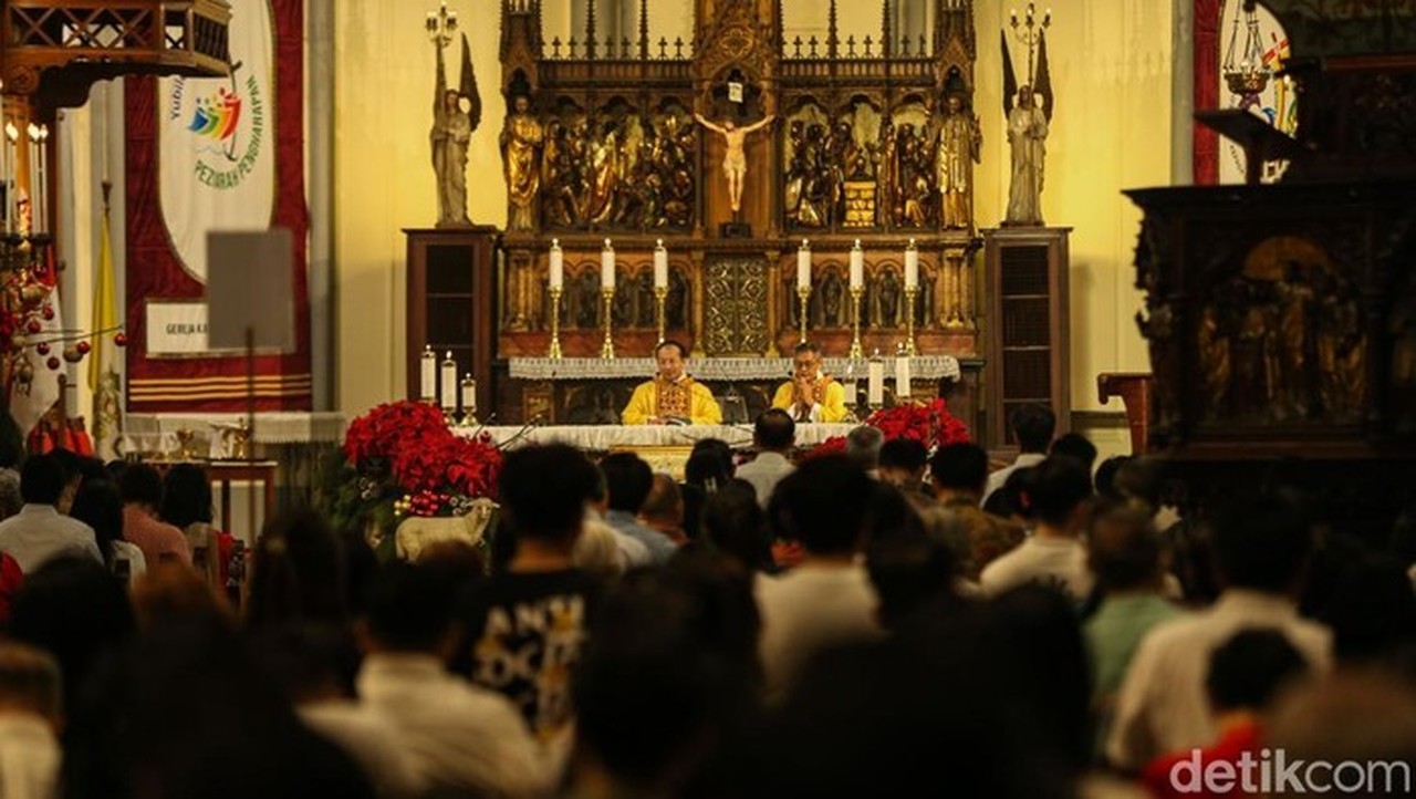 Ibadah Misa Natal Di Gereja Katedral Jakarta Berlangsung Khidmat, Rabu (24/12/2025). (rifkianto Nugroho/detikfoto)