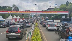 Arus Puncak Bogor Membludak: 15 Ribu Kendaraan Meluncur ke Puncak via GT Ciawi