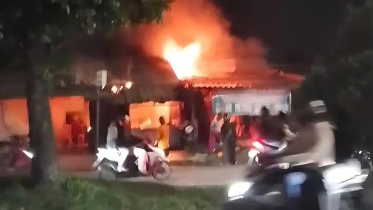 Kebakaran Rumah Makan Di Jalan Kolonel Ahmad Syam, Kelurahan Katulampa, Kota Bogor, Jawa Barat. (foto: Dok. Istimewa)