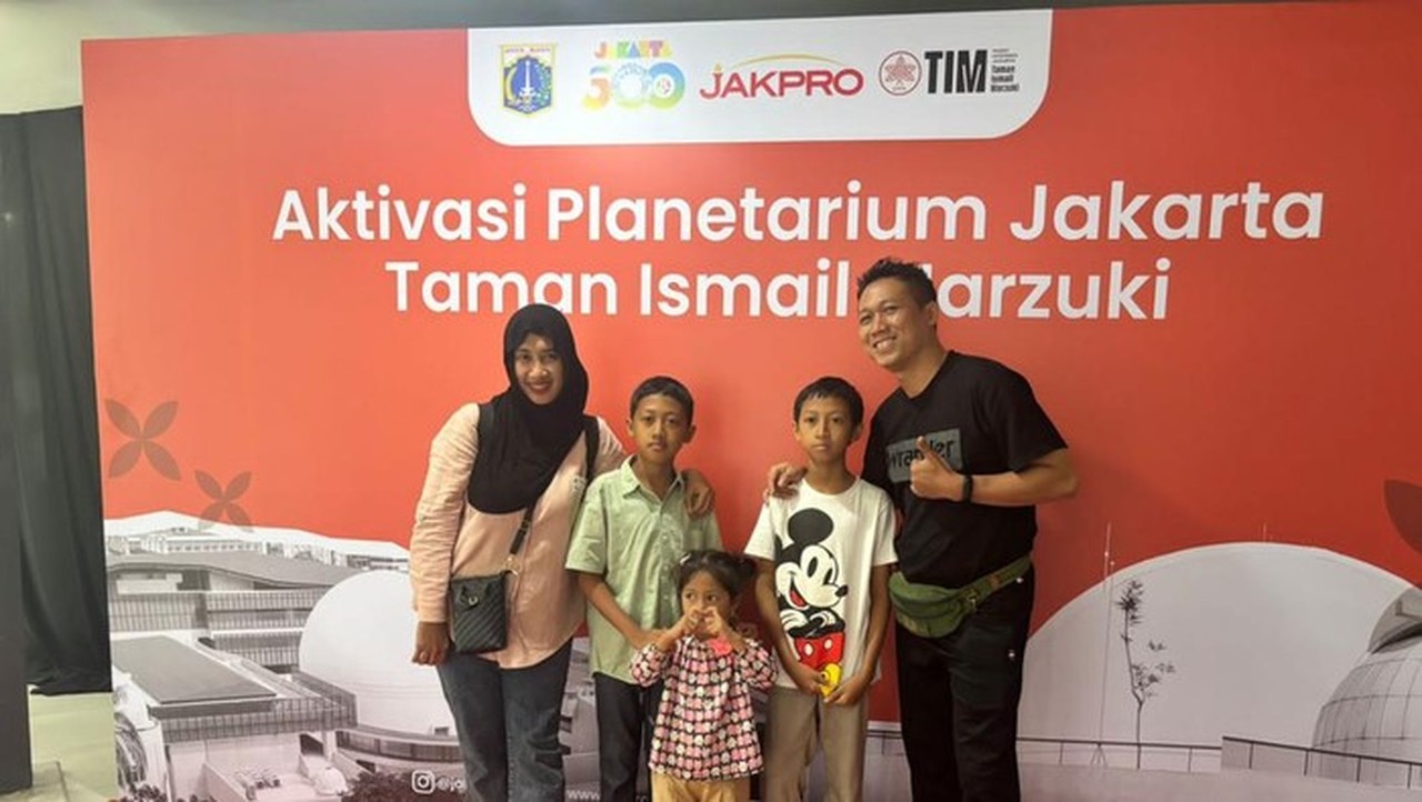 Foto: Warga Antusias Menikmati Pertunjukkan Di Planetarium Tim. (rumondang/detikcom)