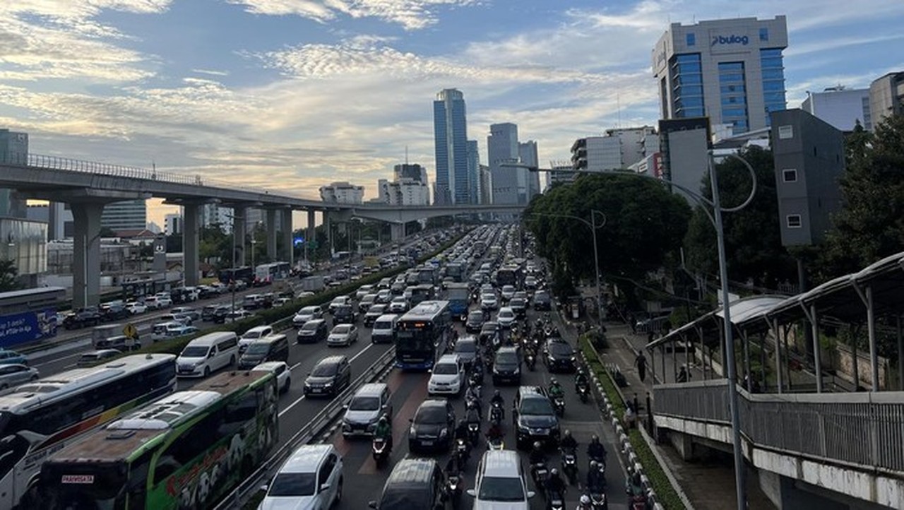 Lalin Di Jala Gatot Soebroto Jaksel Arah Cawang Padat (adhfar/detkcom)