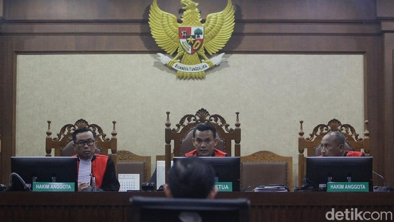 Tom Lembong Saat Persidangan (ari Saputra/detikcom)