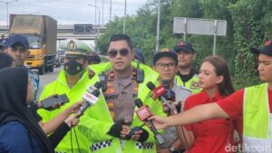 Polisi Ingatkan Truk Sumbu Tiga Hindari Tol Selama Libur Nataru untuk Antisipasi Macet
