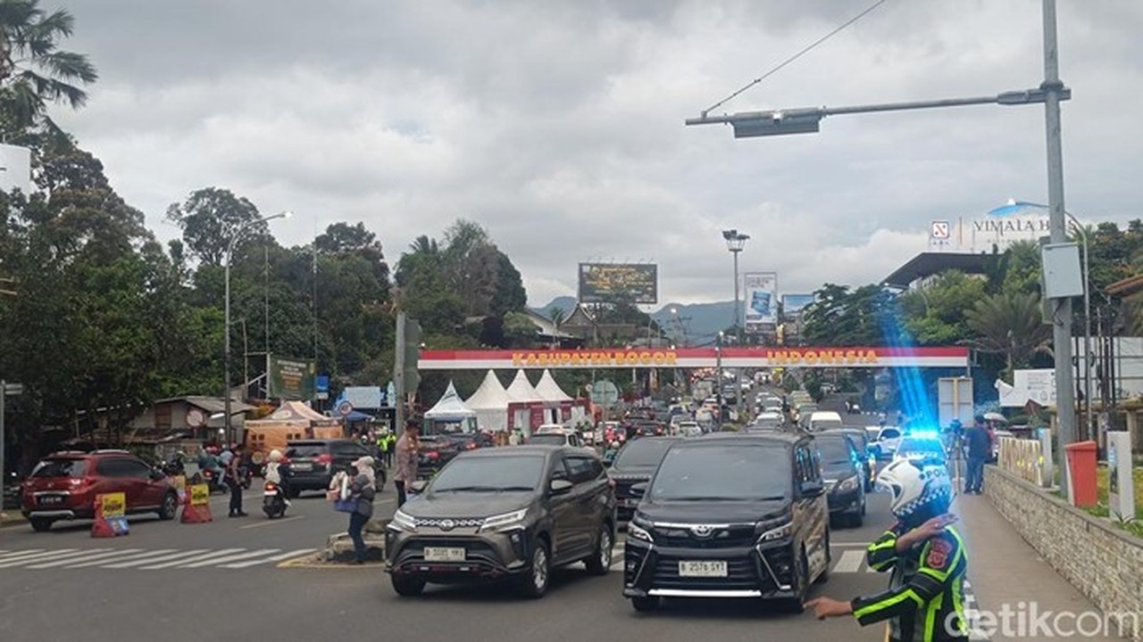 Foto: One Way Disetop, Lalin Puncak Bogor Kembali Dibuka 2 Arah. (rizky Am/detikcom)