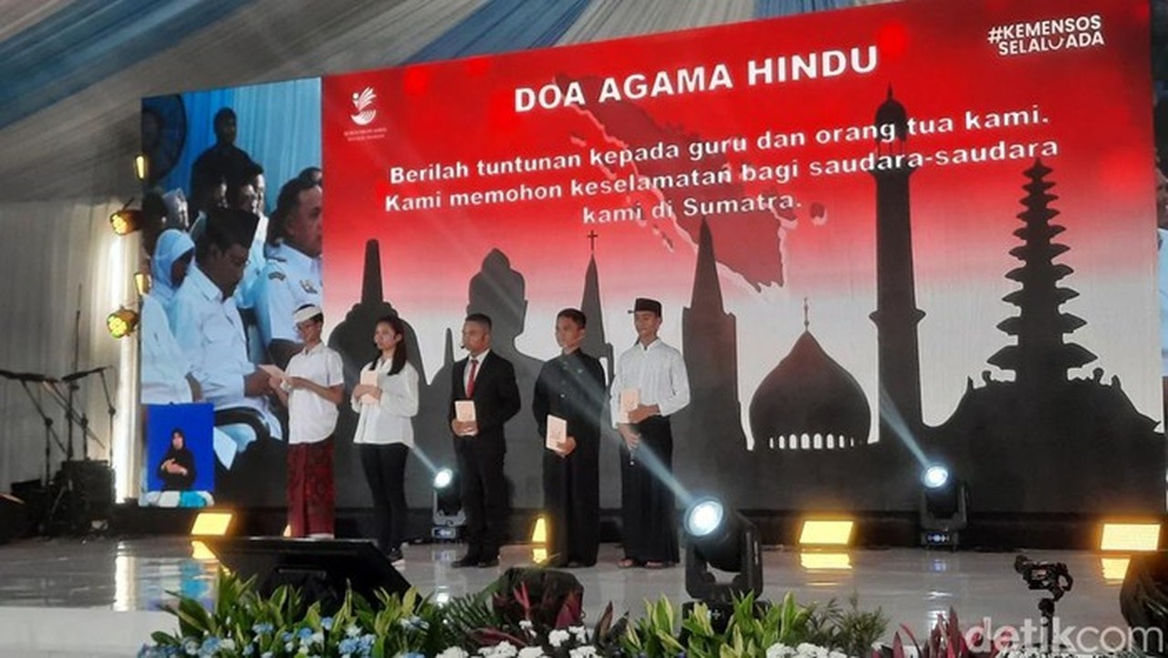 Kemensos Menggelar Doa Bersama Untuk Korban Terdampak Bencana Banjir Dan Longsor Di Tiga Provinsi, Aceh, Sumatera Barat, Dan Sumatera Utara. (rachma/detikcom)