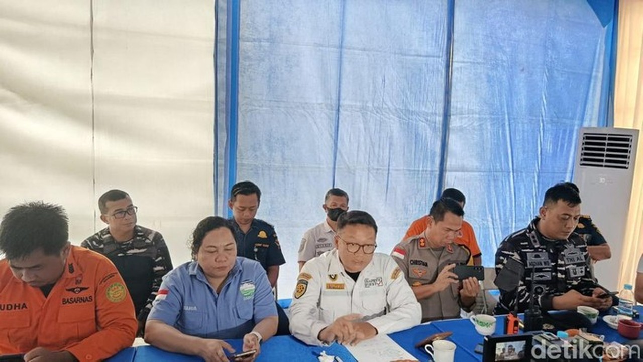 Kepala Ksop Kelas Iii Labuan Bajo Stephanus Risdiyanto (ke 3 Dari Kiri). (ambrosius Ardin/detikbali)