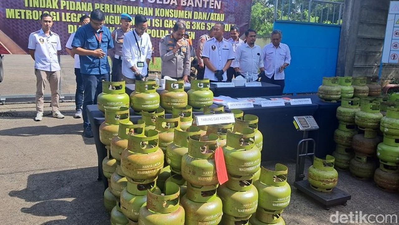Konferensi Pers Polda Banten Soal Kecurangan Spbe Di Serang Kurangi Takaran Gas Lpg, Rabu (24/12/2025). (foto: Arief Ikhsanudin/detikcom)