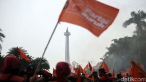 Buruh Gelar Aksi di Istana Tolak UMP DKI Rp 5,7 Juta, Gugat ke PTUN