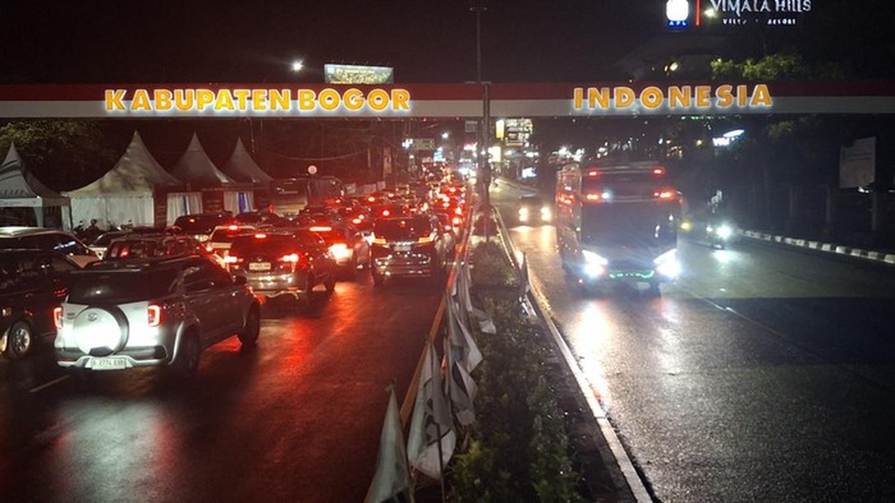 Lalin Di Puncak Bogor Malam Ini (foto: Sholihin/detikcom)