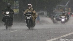 BMKG Peringatkan Cuaca Ekstrem di NTB Sepekan Akibat Bibit Siklon 96S