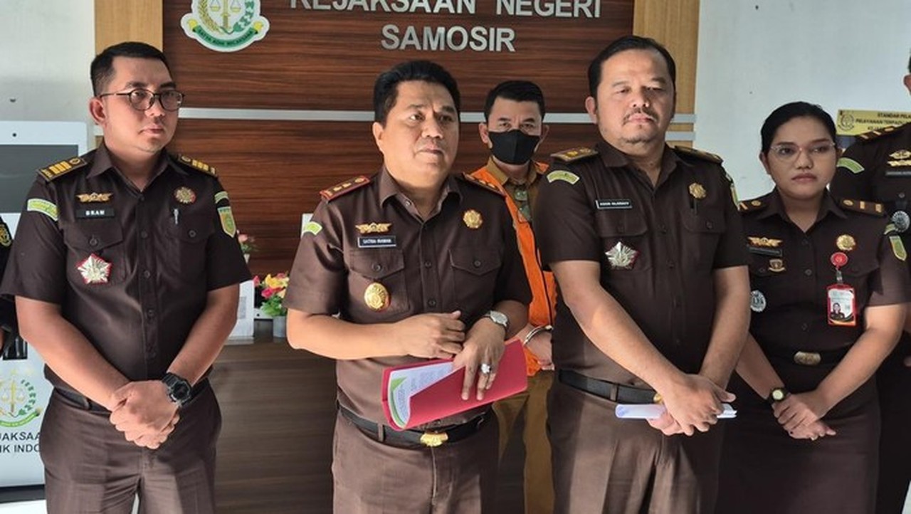 Foto: Kejari Samosir Saat Merilis Kasus Korupsi Bantuan Korban Bencana. (foto: Dok. Kejari Samosir)