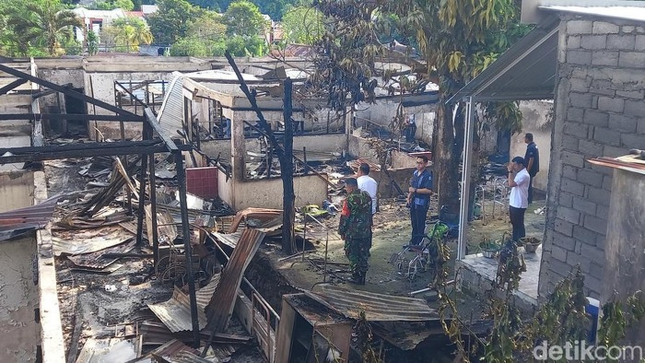 Foto: Kebakaran Panti Werdha Damai Di Manado. (fistel Mukuan/detikcom)
