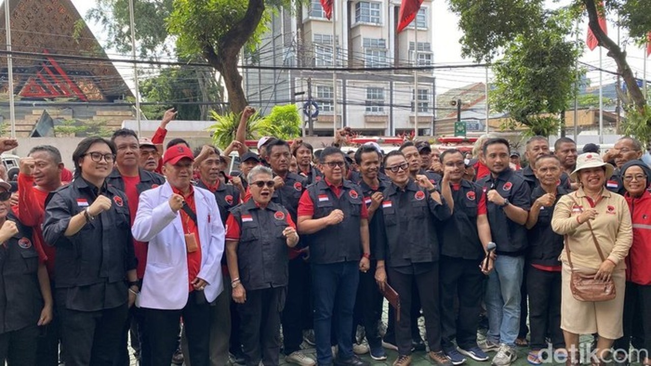 Sekjen Pdip Hasto Kristiyanto Dan Jajaran Di Sekolah Pdip, Lenteng Agung, Jakarta Selatan, Senin (29/12/2025). (devi Puspitasari/detikcom)