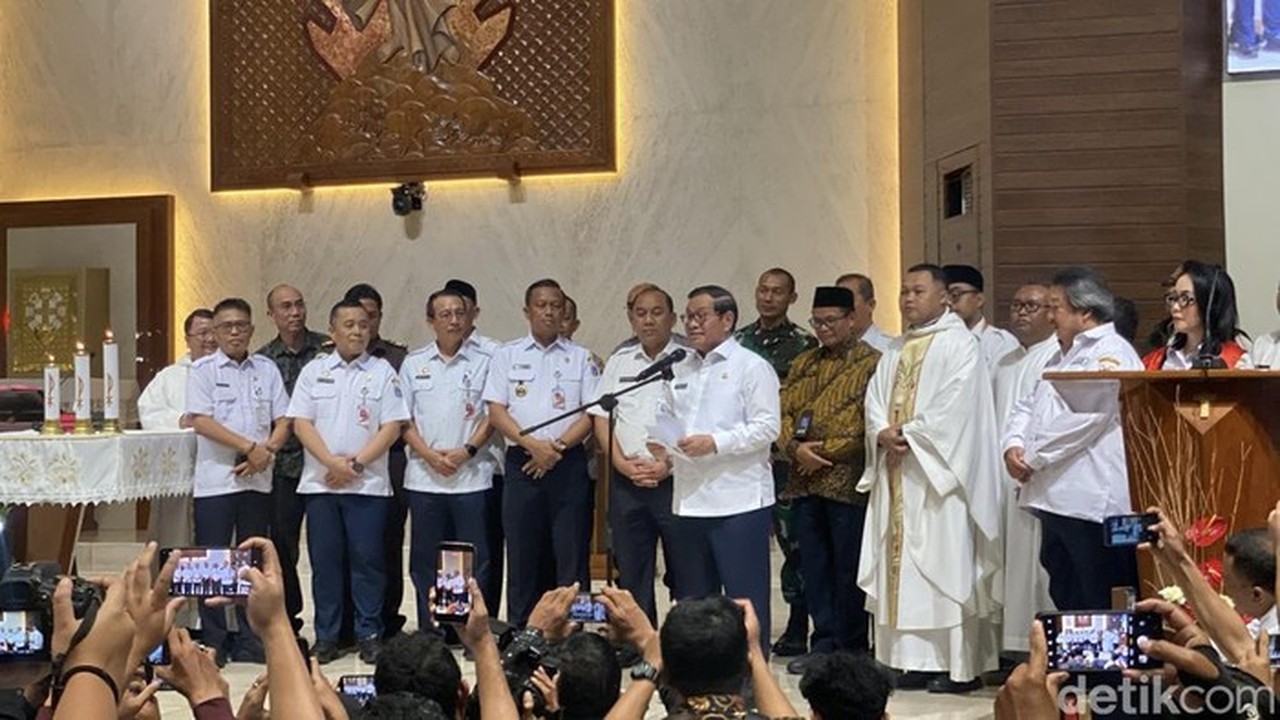 Pramono Di Gereja Keluarga Kudus Rawamangun, Jakarta Timur, Rabu (24/12/2025). (devi Puspitasari/detikcom)