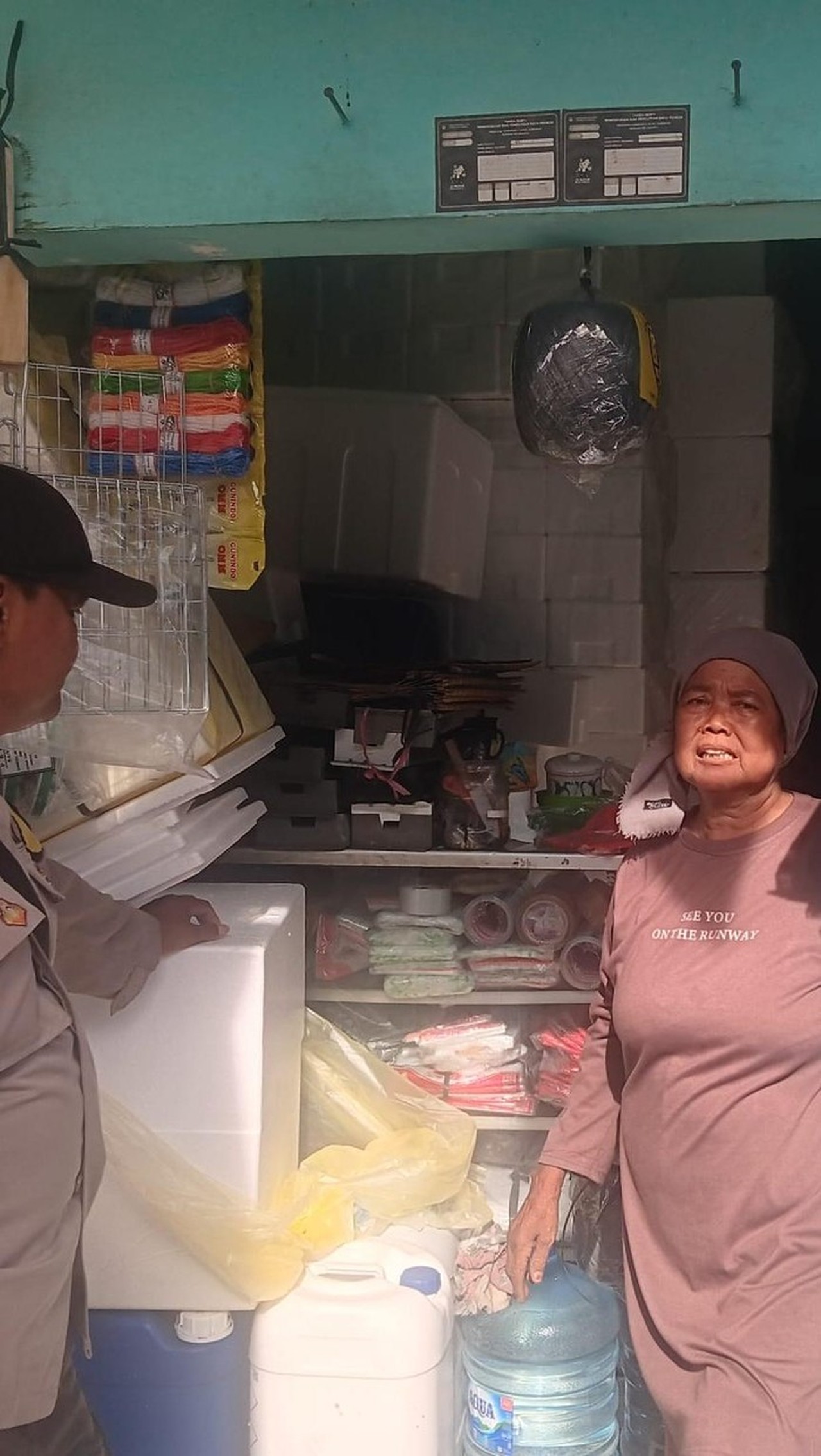 Foto: Duit Hp Nenek Penjaga Warung Di Jakut Dicuri (dok Istimewa).