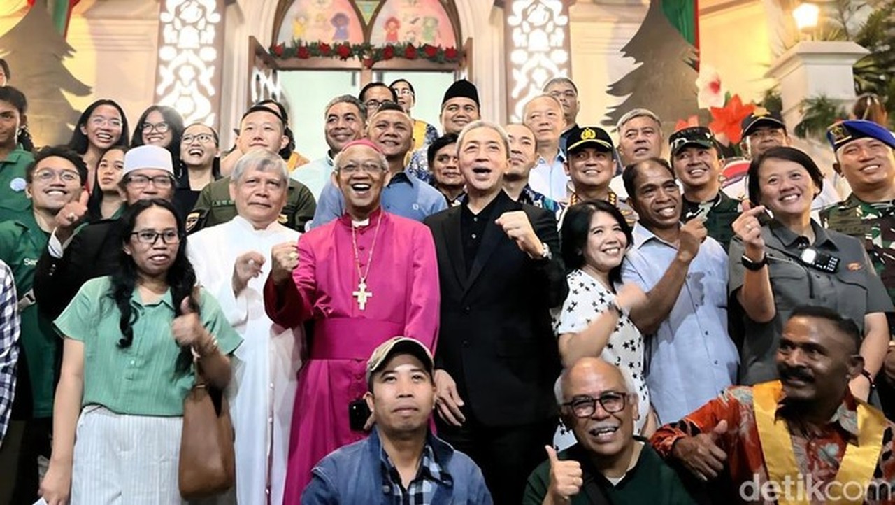 Foto: Forum Komunikasi Pimpinan Daerah (forkopimda) Menggelar Patroli Gabungan Ke Sejumlah Gereja Di Kota Bogor. (sholihin/detikcom).