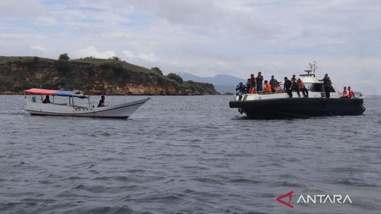 Foto: Tim Sar Gabungan Saat Melakukan Pencarian Para Korban Wna Asal Spanyol Yang Menjadi Korban Kapal Tenggelam Di Perairan Pulau Padar, Labuan Bajo, Manggarai Barat, Nusa Tenggara Timur (ntt), Senin (29/12). Antara/gecio Viana
