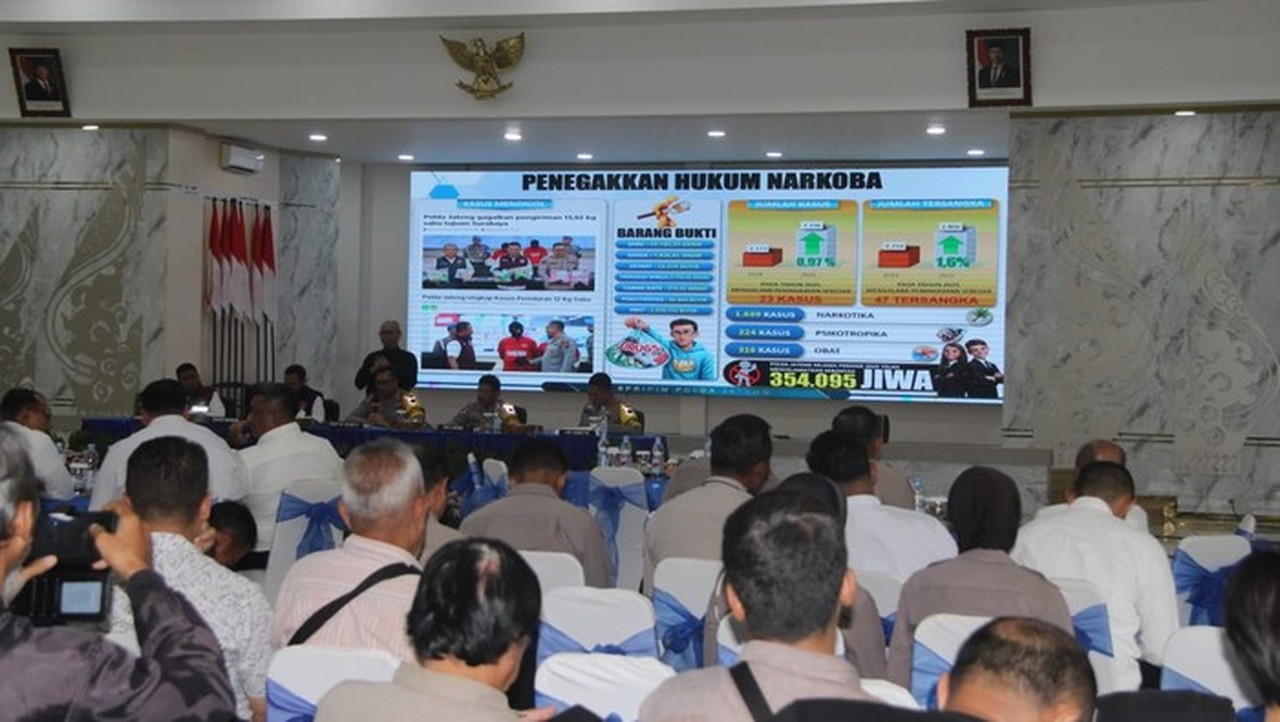Foto: Polda Jateng Menggelar Jumpa Pers Akhir Tahun 2025 Di Gedung Borobudur Mapolda Jateng, Senin (29/12/2025). (dok Polda Jateng)