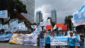 Buruh Tolak UMP 2026 Geruduk Monas, Jalan Medan Merdeka Selatan Ditutup Situasional
