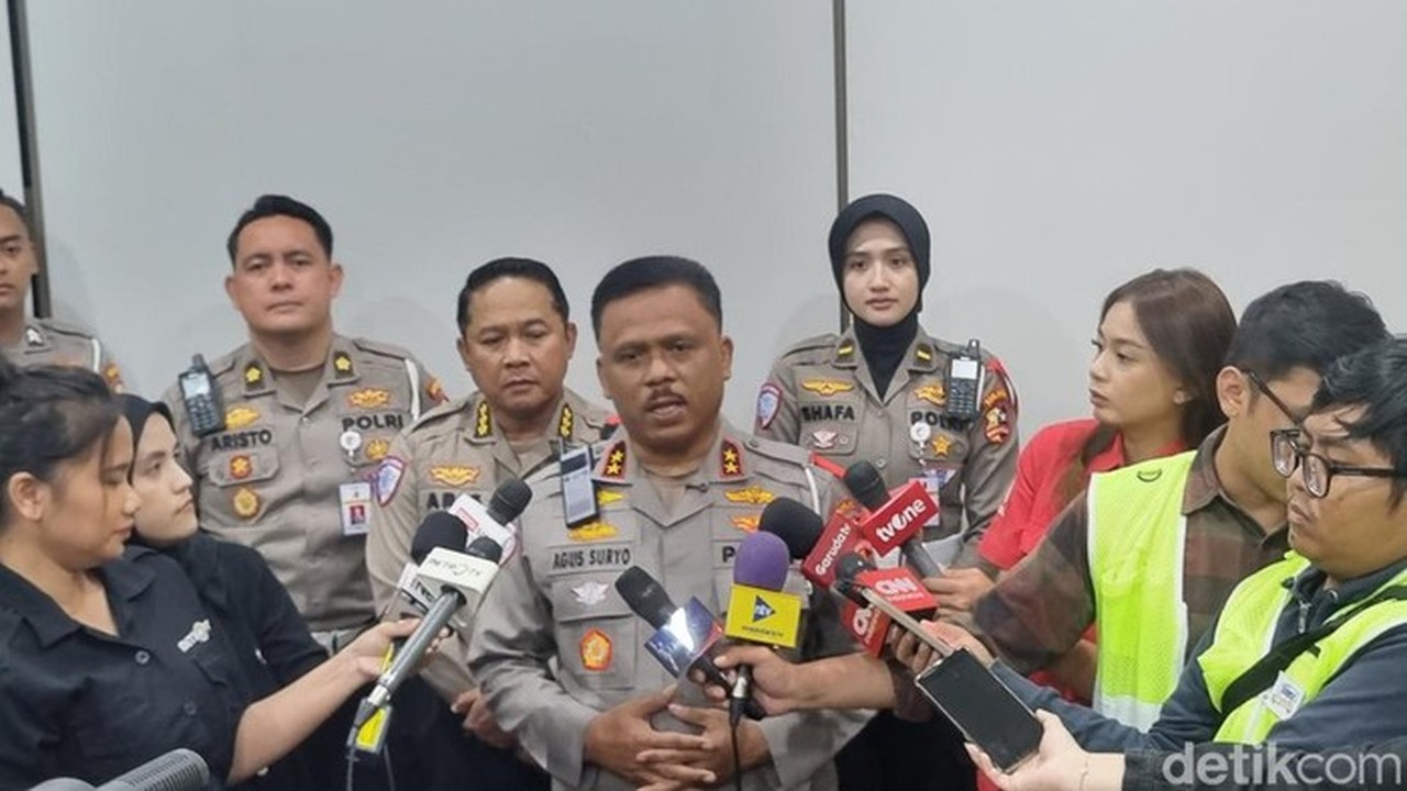 Foto: Kakorlantas Polri Irjen Agus Suryonugroho Memastikan Pengamanan Arus Balik Libur Natal Dan Tahun Baru Di Jalan Tol Hingga Pelabuhan Kondusif. (taufiq S/detikcom)