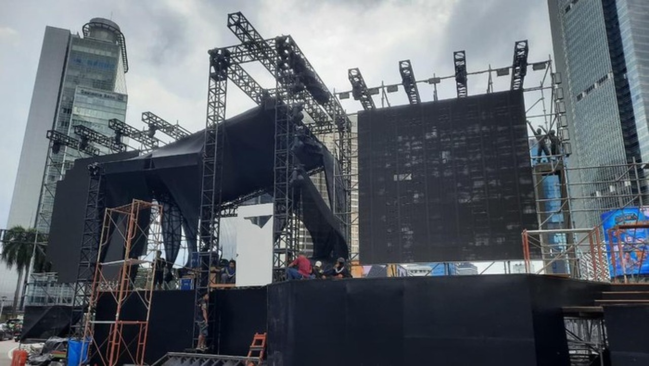 Panggung Perayaan Tahun Baru Di Bundaran Hi (foto: Rachma Indira Satrio/detikcom)