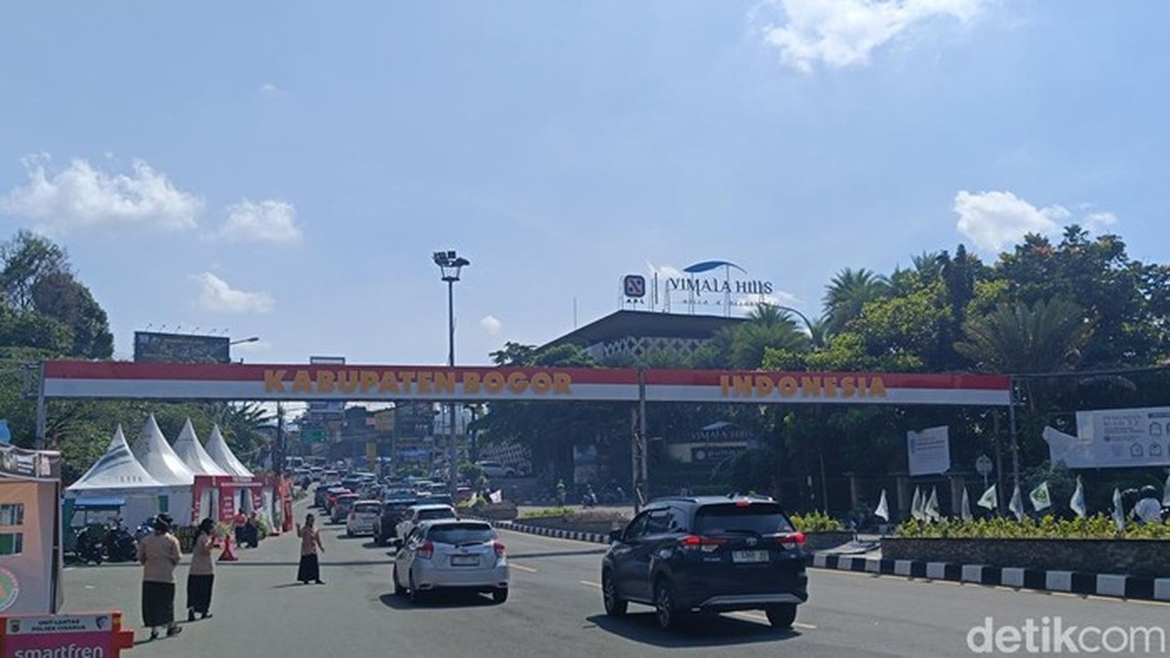 Foto: Rekayasa Lalu Lintas Sistem Satu Arah (one Way) Dari Arah Jakarta Menuju Puncak Di Jalan Raya Puncak, Kabupaten Bogor, Jawa Barat, Diterapkan Pagi Ini. (rizky Am/detikcom)