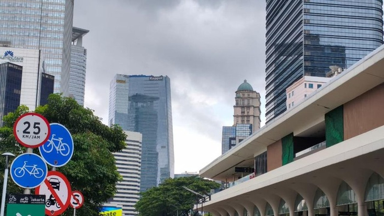 Foto: Langit Jakarta Mendung Di Penghujung Tahun 2025 (kurniawan Fadilah/detikcom)