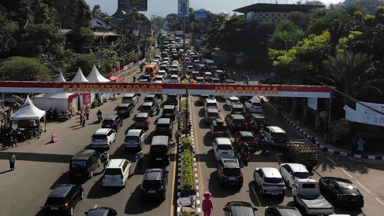 Foto: Jalur Puncak (antara Foto/yulius Satria Wijaya)