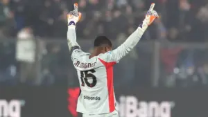 Aksi Gemilang Mike Maignan Bawa AC Milan Comeback dan Menang 3-1 di Markas Como 1907