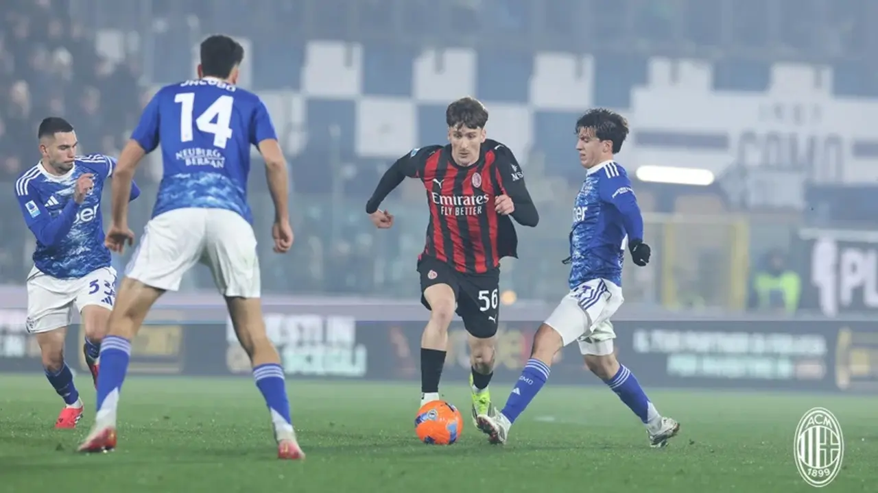 Allegri Akui Mike Maignan Penyelamat Ac Milan Saat Menang Lawan Como Dia Kunci Kebangkitan Tim Kami