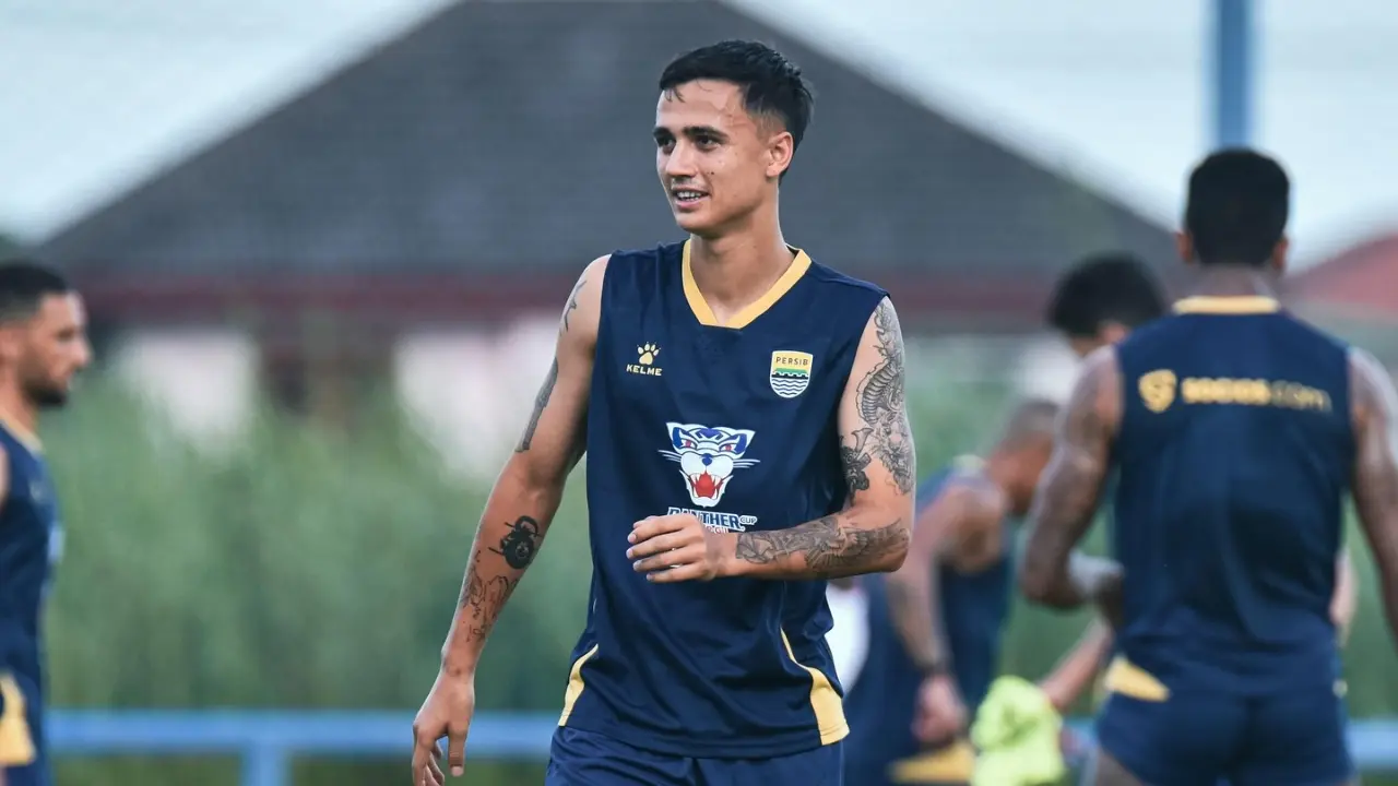 Bojan Hodak Ungkap Alasan Eliano Reijnders Tak Bisa Tampil Saat Persib Hadapi Psbs Biak