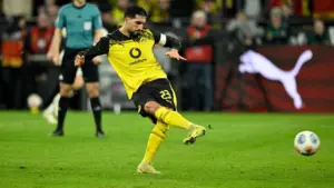 Borussia Dortmund Menang Tipis 3-2 Atas St. Pauli Lewat Penalti Emre Can di Masa Injury Time