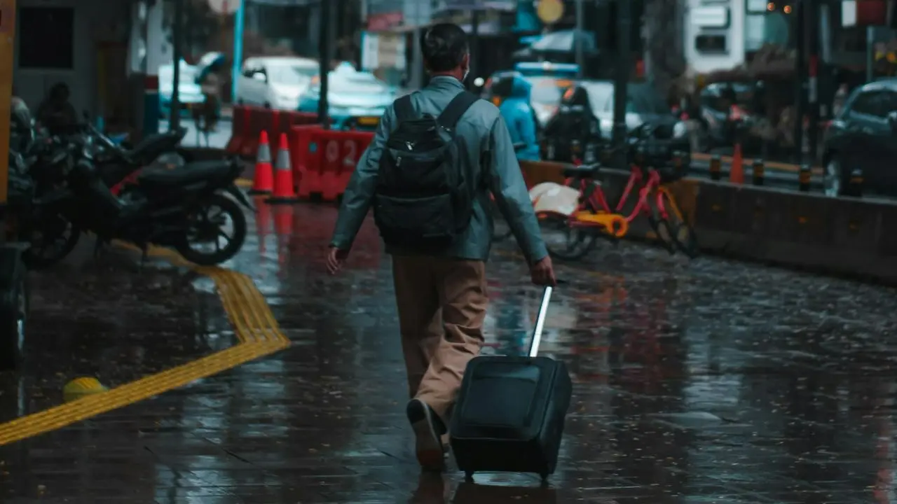 Cuaca Surabaya Hari Ini 22 Januari 2026 Menurut Bmkg Hujan Ringan Berpotensi Turun Di Seluruh Wilayah