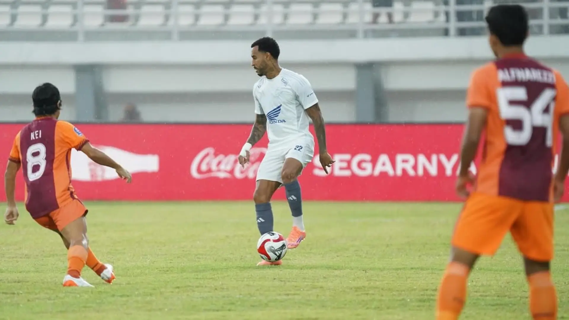 Derbi Jatim Memanas Di Bursa Transfer Persebaya Dan Arema Saling Sikut Demi Pemain Senilai Rp6 6 M