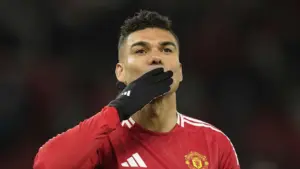 Fabrizio Romano Ungkap Gelandang yang Ditawarkan ke MU, Gantikan Peran Casemiro