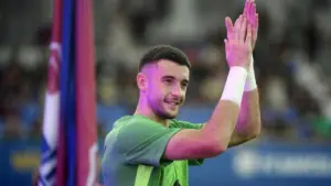 Hansi Flick Isyaratkan Joan Garcia Jadi Starter Barcelona Saat Hadapi Racing Santander