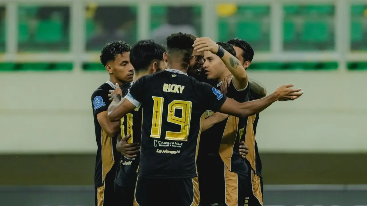 Hasil Bri Super League Dewa United Fc Taklukkan Arema Fc 2 0 Lewat Gol Alex Martins Ferreira