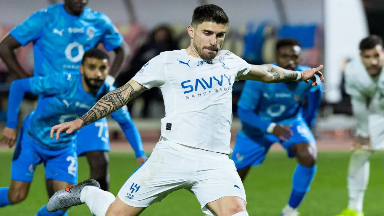 Hasil Liga Arab Saudi 2025 2026 Al Tombakti Dan Ruben Neves Antar Al Hilal Tekuk Neom Sc 2 1