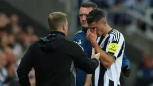 Jelang Duel Kontra Wolverhampton, Fabian Schar Dipastikan Absen Bela Newcastle United Akibat Cedera